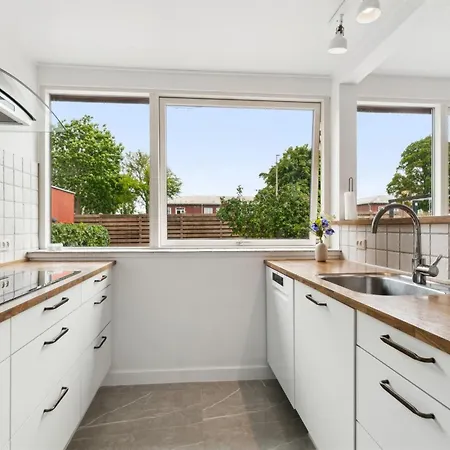 Simon - 1km From The Sea By Interhome *