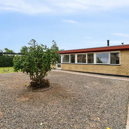 Simon - 1km From The Sea By Interhome